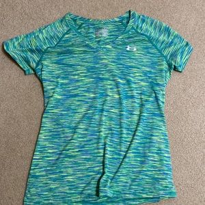 UNDER ARMOUR V-neck top